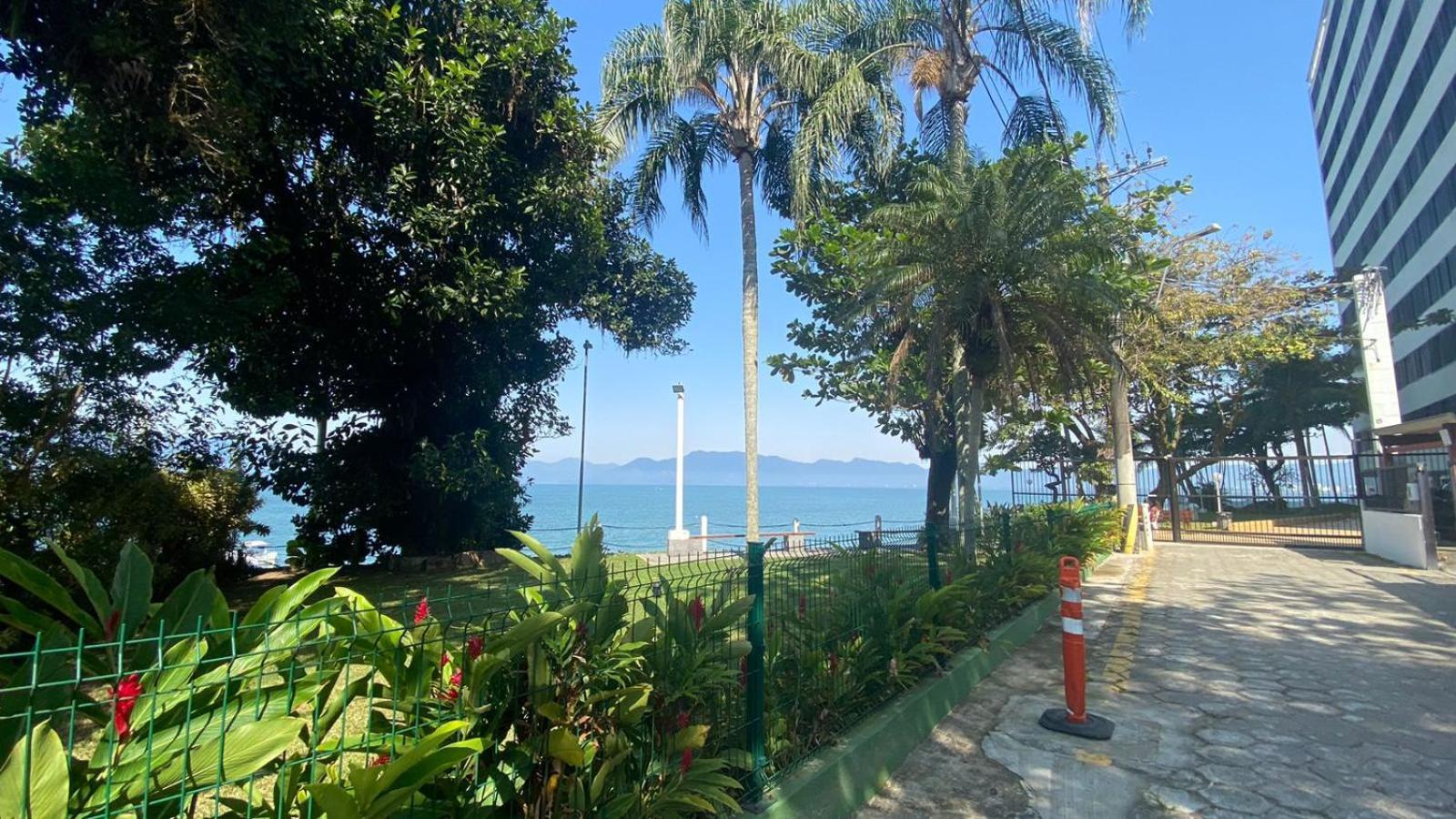 Apto Areia Azul-pe Na Areia- Petfriendly Premium Na Prainha * Caraguatatuba